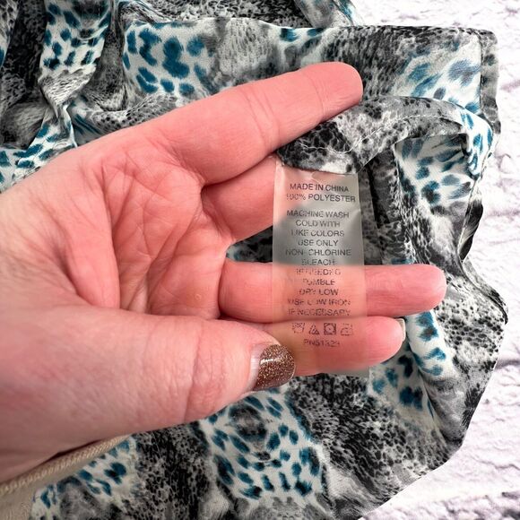 Two by Vince Camuto‎ Women Blouse Small Animal Print Button Front Long Sleeve - Picture 6 of 7